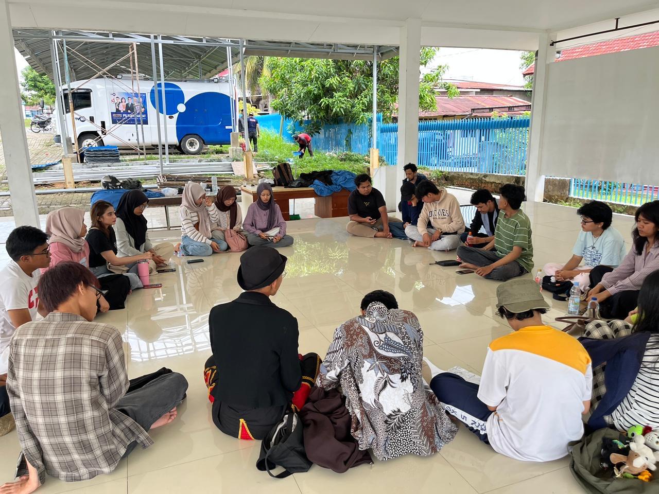 Di balik layar pementasan
